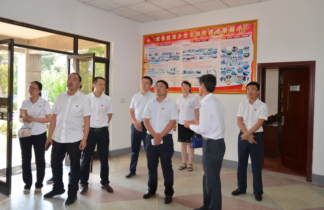 深入贯彻 &ldquo;四学四比&rdquo; 提升党务工作水平 (1).JPG